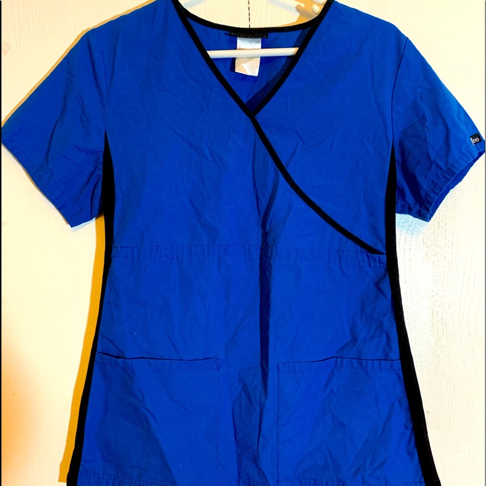Cherokee scrub top navy blue and black 2 pockets in front